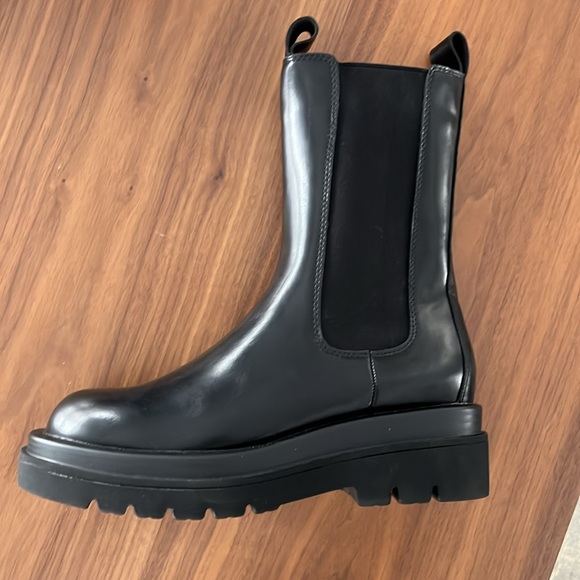 Black mid calf chunky Chelsea boot - Picture 2 of 5